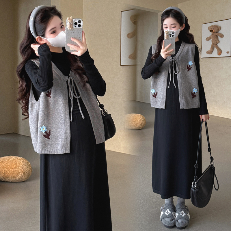2025 Autumn and Winter New Internet Celebrity Same Style Jacquard Cardigan Vest Bottoming Knitted Sweater Skirt Slimming Look Maternity Suit for Women 2025 Autumn and Winter New Internet Celebrity Same Style Jacquard Cardigan Vest Bottoming Knitted Sweater Skirt Slimming Look Maternity Suit for Women