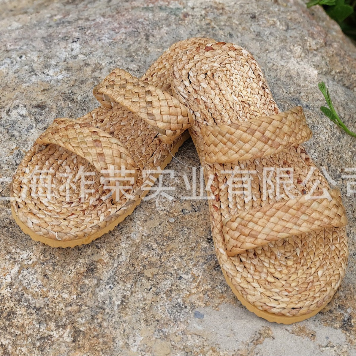 Xiangxi puro tejido de paja mano cuerda de cáñamo hombre verano relajado retro ejército rojo rendimiento nacional de cáñamo sandals