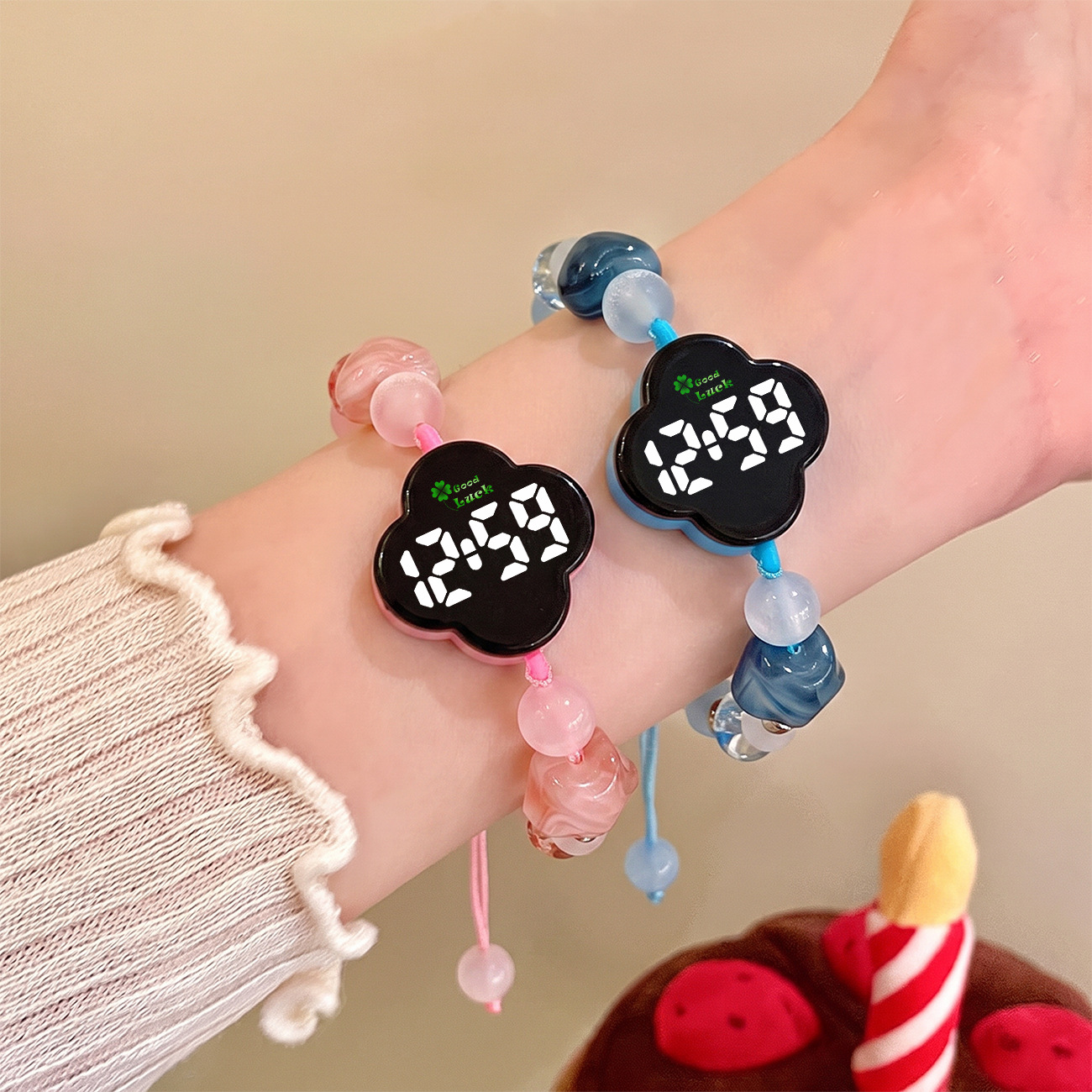Trendy Lucky Four-Leaf Clover Bracelet Watch for Women, High School Student Friendship Watch, Luminous, Brightening, Ins Fresh Style Electronic Watch