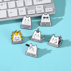 卡通創意動物小飾品英文字母金屬胸針 貓咪中刀耍酷配飾別針徽章