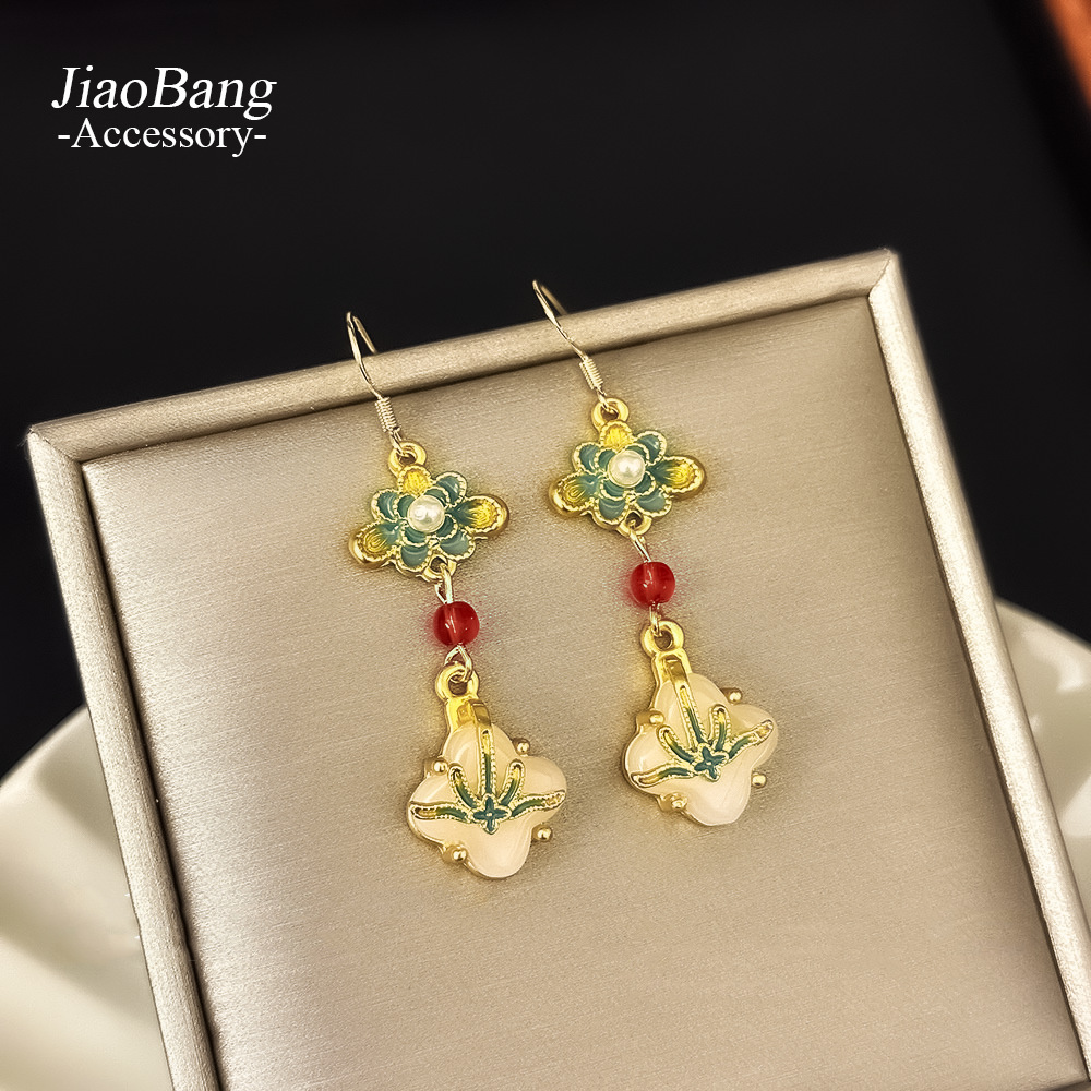 Nuevos pendientes de borla de esmalte de trébol de cuatro hojas de estilo chino Pendientes de estilo chino retro Traje antiguo de moda Pendientes largos de estilo étnico