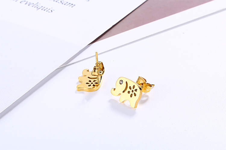 Fashion Geometric Stainless Steel Titanium Steel 18K Gold Plated Earrings display picture 11