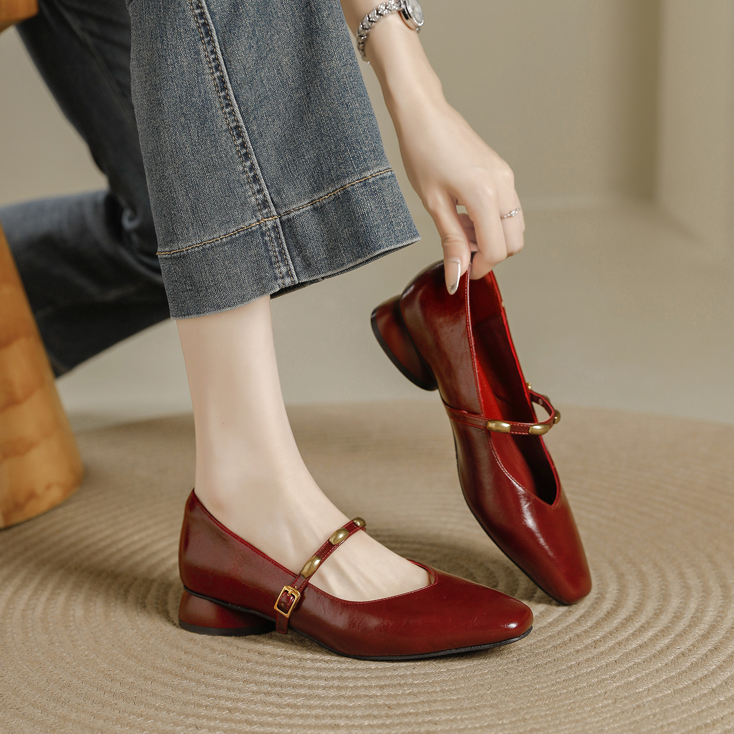 Retro One-Strap Flats for Women 2025 New Square-Toe Shallow Mouth Fashionable Versatile Low-Heeled Mary Jane Shoes That Are Not Tiring for the Feet