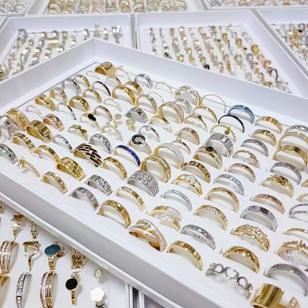 fashionable golden ring stainless steel