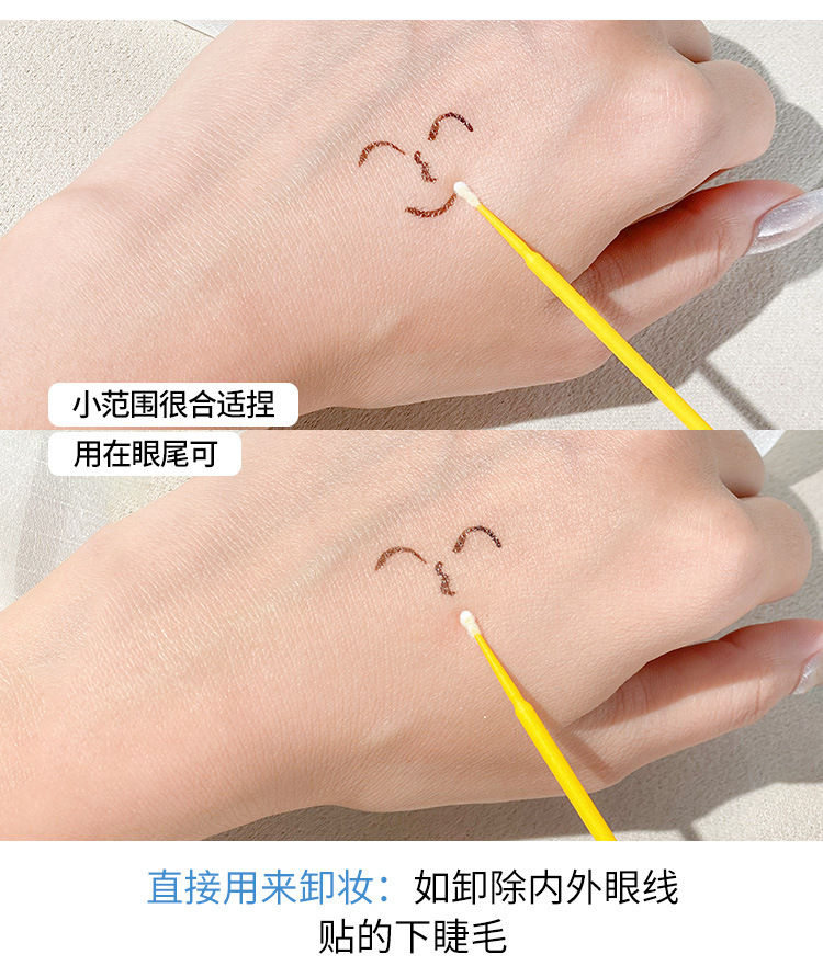 Dibuja delineador de ojos para ayudar a los bastoncillos de algodón para principiantes