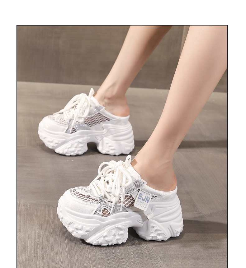 Giày sneaker nữ đế dày chunky thiết kế mũi trùm họa tiết thiên nga đen — màu trắng, bạc chi tiết 12