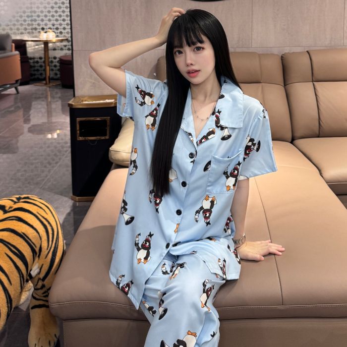 Al por mayor transfronterizo de tres piezas super suave forjado verano suave hilo de hielo suave cuatro lados rebote flor impresa pijama de mangas cortas para mujeres