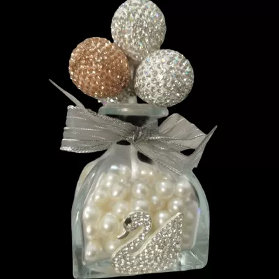Car ornaments ornaments diamond perfume bottle ornaments - champagne-white-swan-perfume-bottle