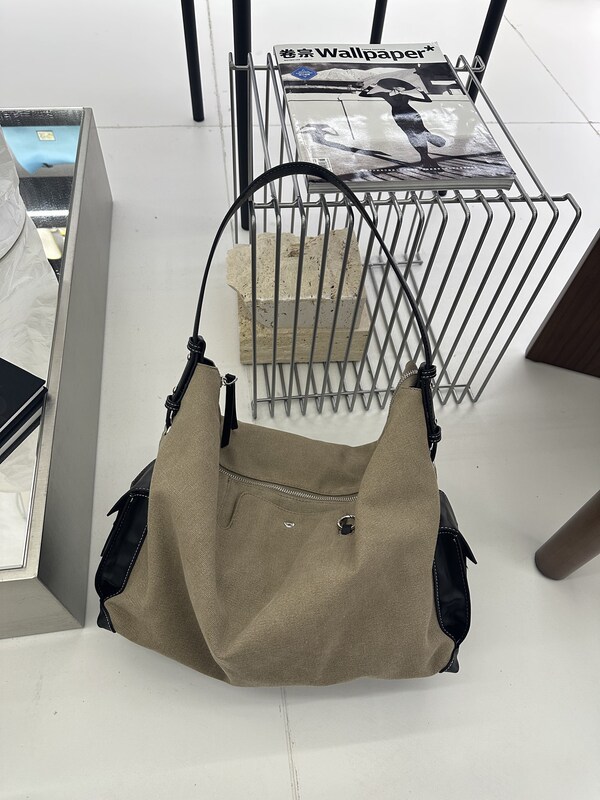 山下同スタイルのレディースバッグ、ファッショナブルなキャンバスとレザーのダブルポケットデザイン、シングルショルダー脇の下の大容量レディースバッグ|undefined