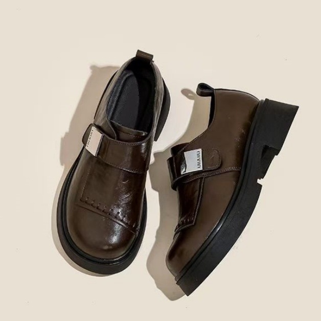 Zapatos de mujer de suela gruesa zapatos de cuero negro primavera 2026 nuevo estilo francés retro estilo universitario velcro zapatos de suela gruesa Lefour