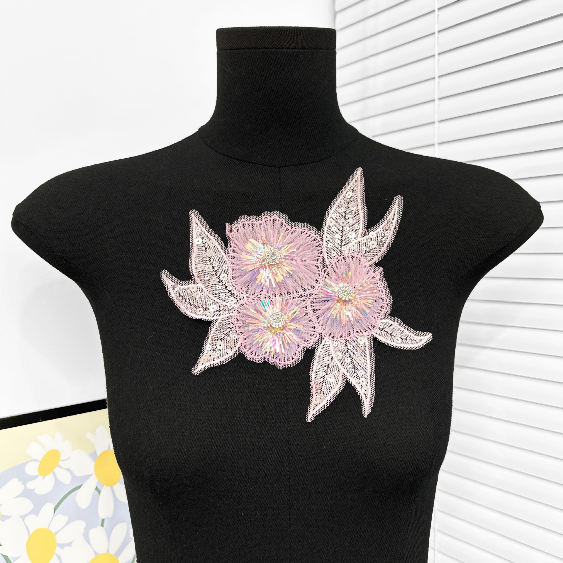 Super inmortal flor tridimensional computadora bordada esquinilla clavos de flores de malla encaje vestido de boda accesorios