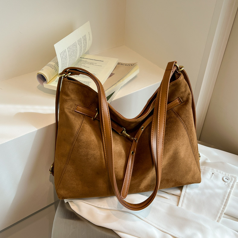 Niche Underarm Bag Women's Large-Capacity Tote Bag New Shoulder Bag 2025 Commuter Fashion High-End Backpack