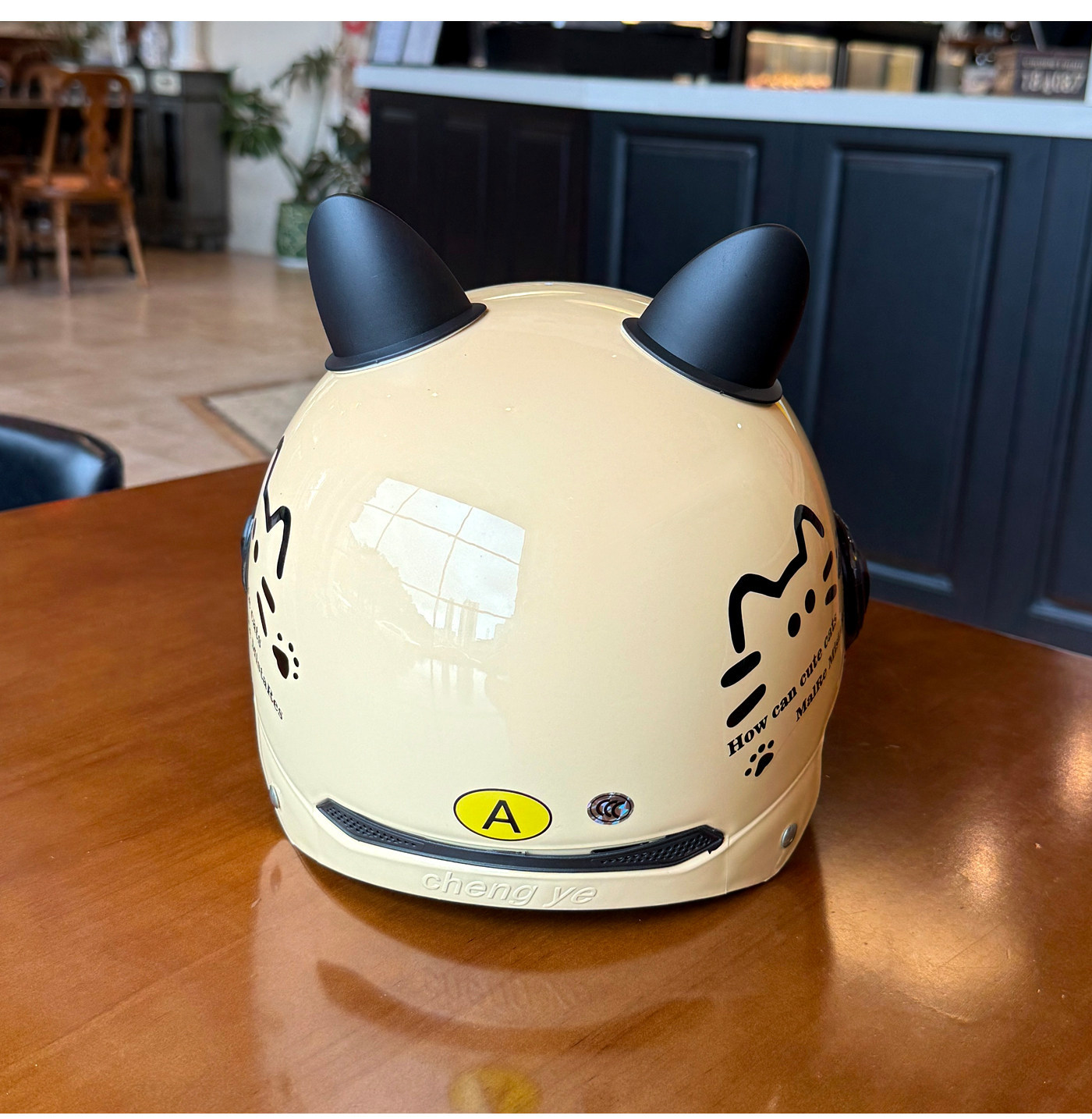 Simple Cat Design C Certified Electric Vehicle Helmet National Standard Summer Women's Electric Scooter Safety Helmet Four Seasons Sun Protection Half Helmet