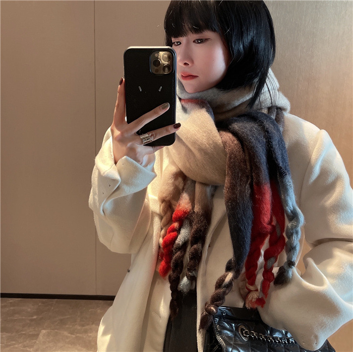 Korean Ins2023 new winter geometric color gradient mohair fringe scarf for women's shawl with two necklaces_voghion.com