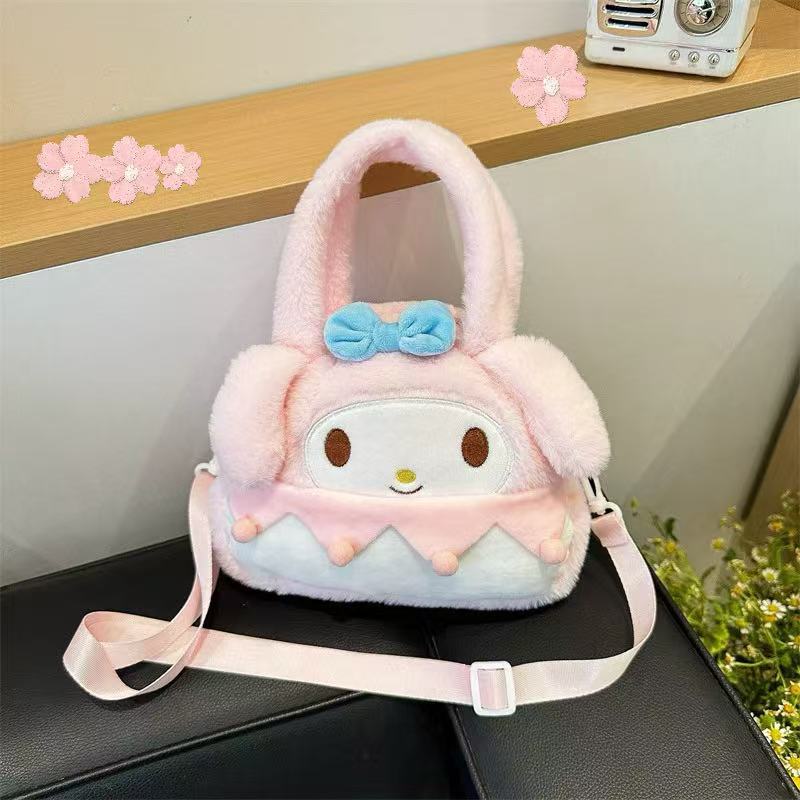 Venta al por mayor de fábrica bolsa de felpa juguete bolsa de mensajero Kulomi peluche de oso de fresa bolso japonés Sanrio