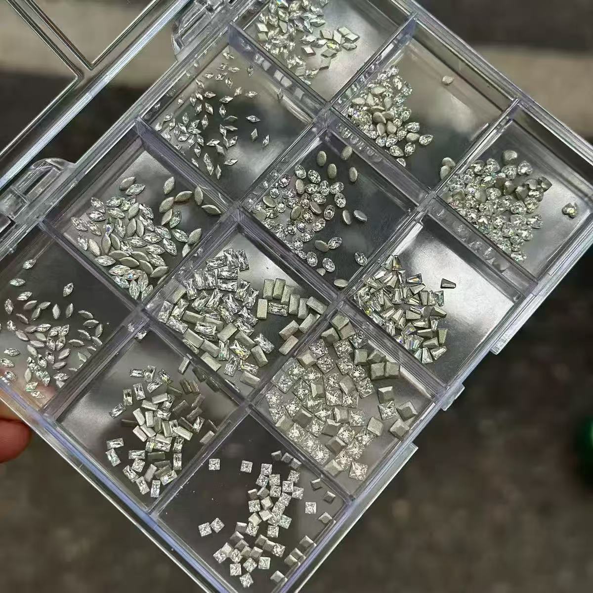 12칸 - 소형 3MM 이하 - 600개입 [시장 상황에 따라 모양 변동될 수 있음]