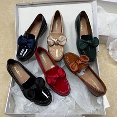 蝶結びの小さい革靴の女性の英倫風の百合楽福靴の新型の復古の太い靴の女性