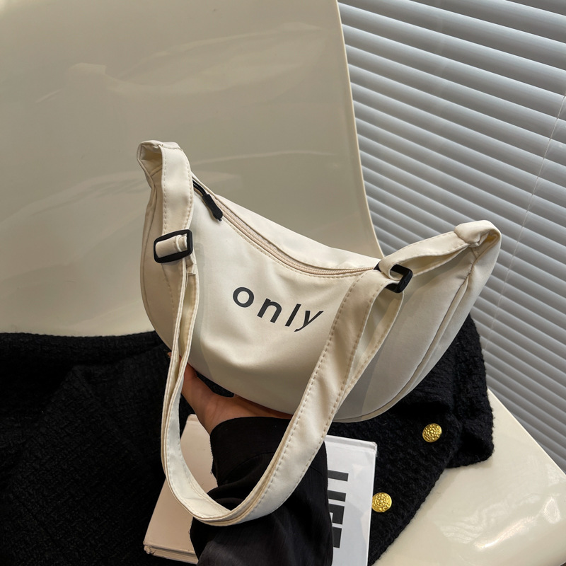 2022 nuevo bolso de las mujeres de alta calidad de moda todo partido hombro bolsa de mensajero popular estilo occidental nylon dumpling pequeña bolsa de moda