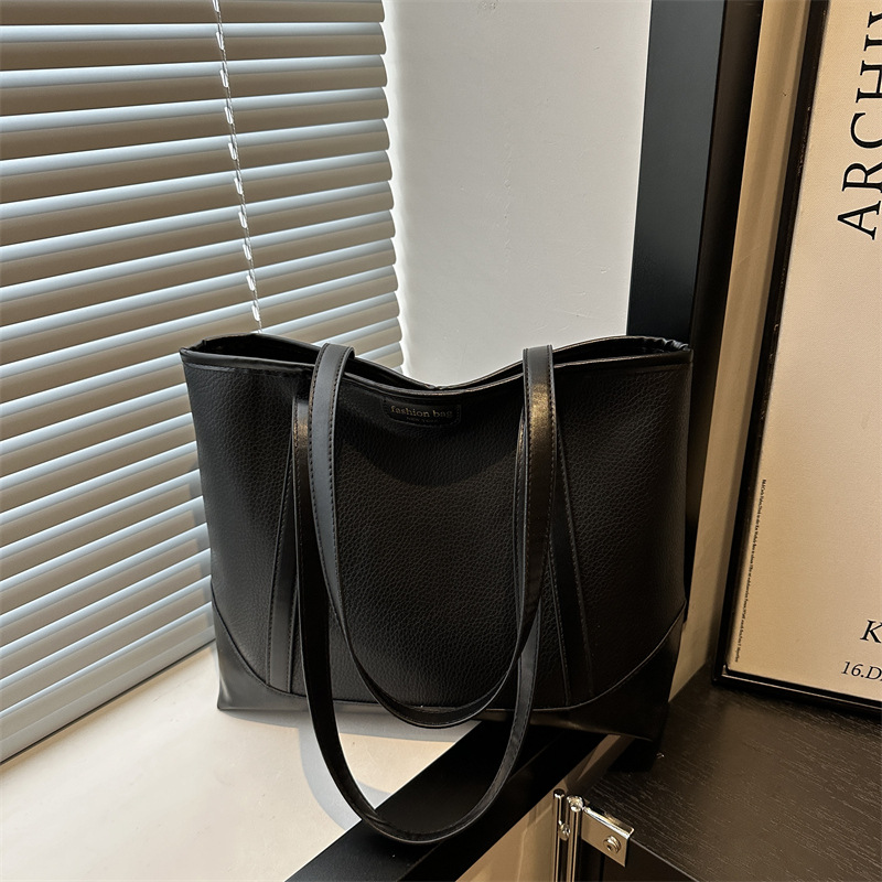 Otoño bolsa de gran capacidad de moda de textura simple de mujer de viaje bolsa de hombro bolsa de temperamento estética popular