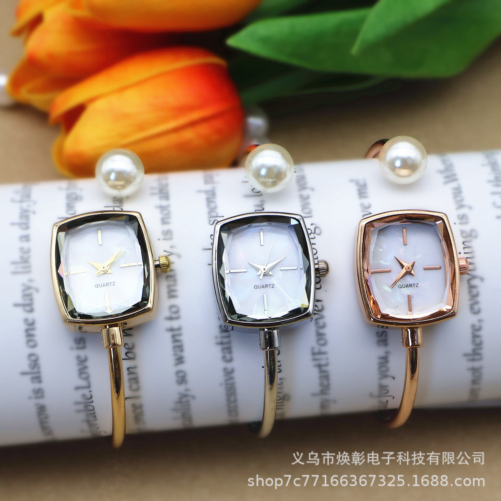 Ready-Made Simple and Convenient to Wear Bracelet-Style Watch for Women, High-Looking Fashionable Women's Watch, Square Pearl Girl's Watch