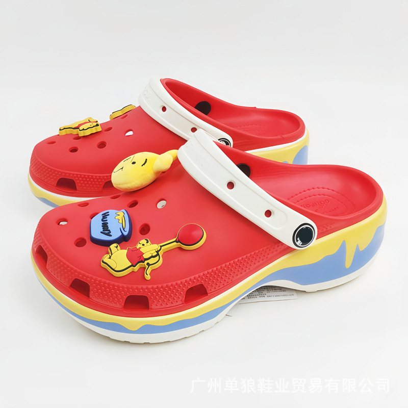 Nuevo Winnie the Pooh nubes agujero zapatos zapatillas de cabeza de mujer zapatillas de playa altura zapatos cordones de flores fábrica al por mayor