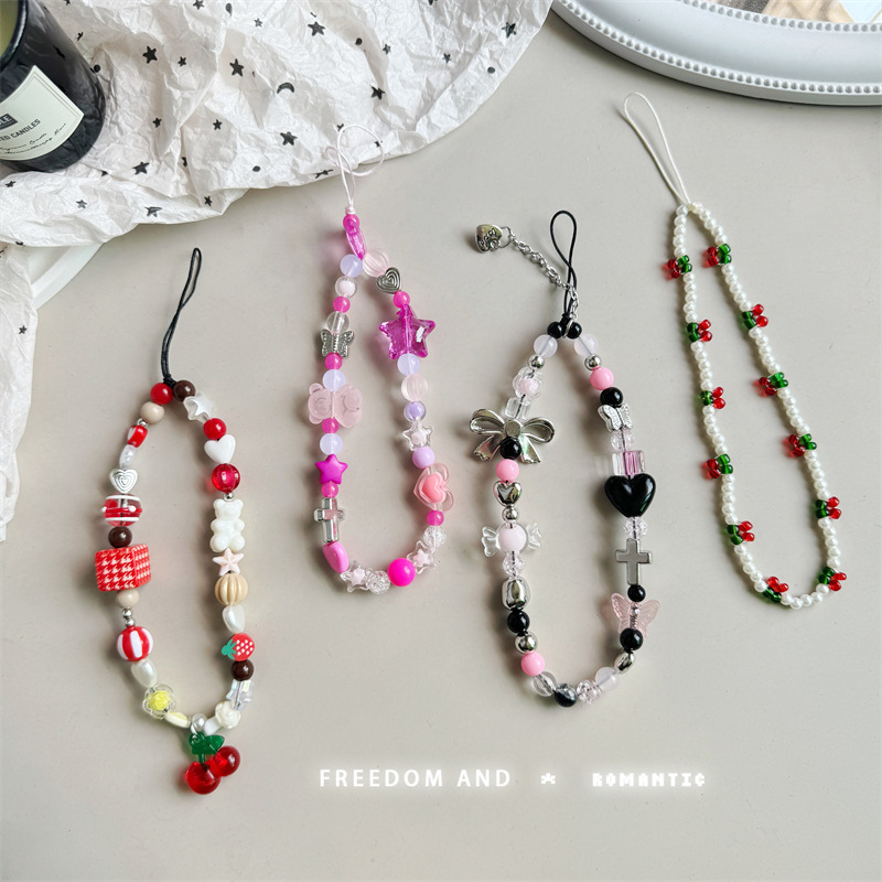 Cherry Bear mobile phone charm, original wrist strap, short handmade beaded chain, high-end CCD camera pendant.