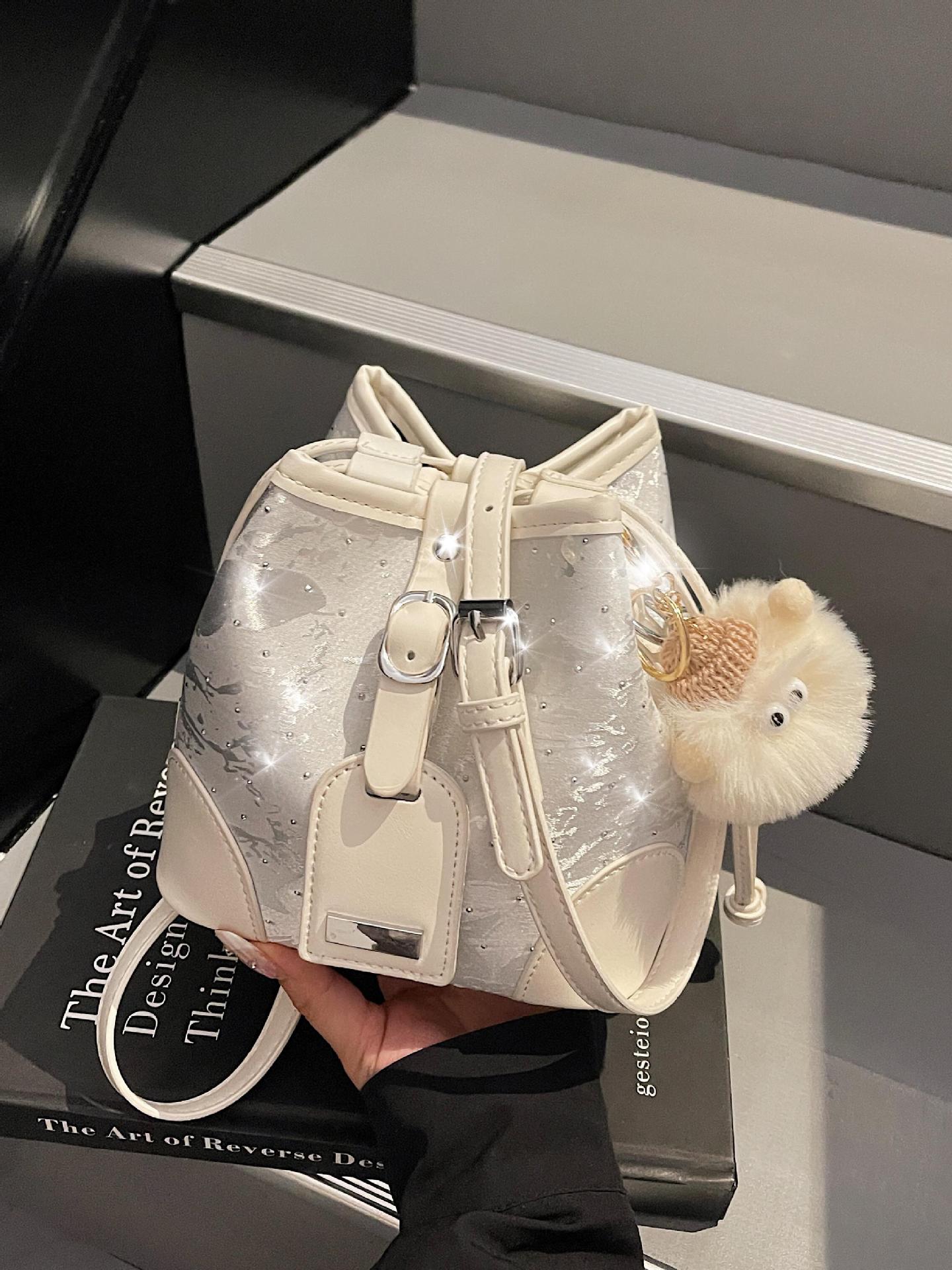 Bolsa de cubo para mujeres 2025 nueva moda super caliente nicho bolso de hombro diseño universal bolso de textura de alta calidad bolso de mochila