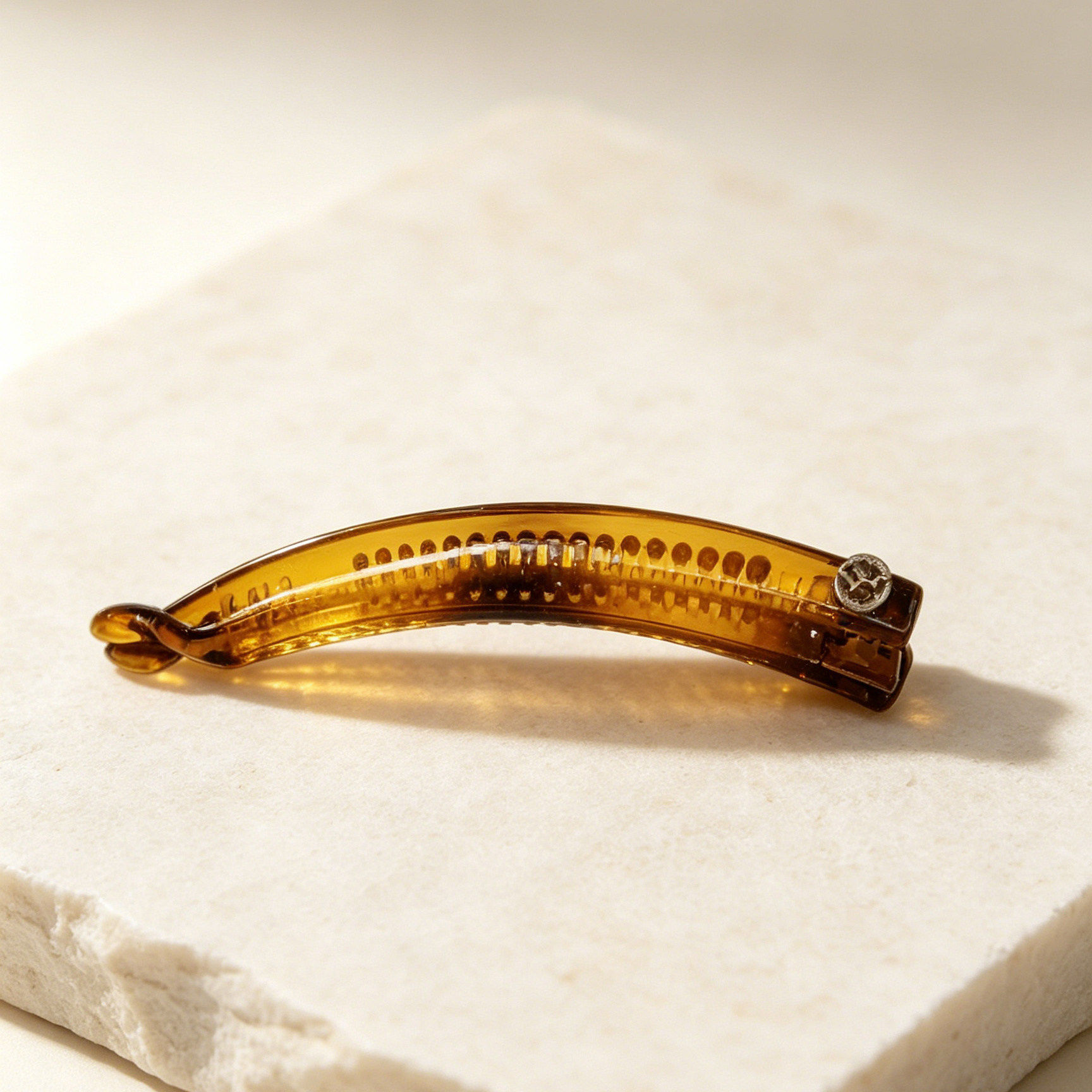 3# small amber banana clip - approx. 9.5cm * acrylic