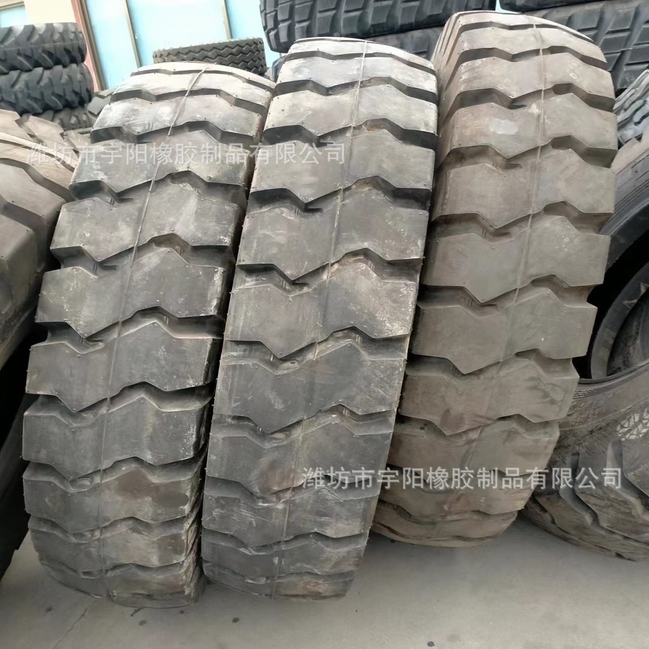 宽体自卸卡车 14.00-24 矿山运输工程车 尼龙轮胎