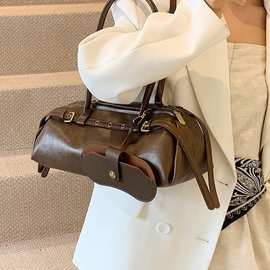 秋冬新款安可拉红百搭皮带扣长条单肩腋下包机车风辣妹法棍包包女