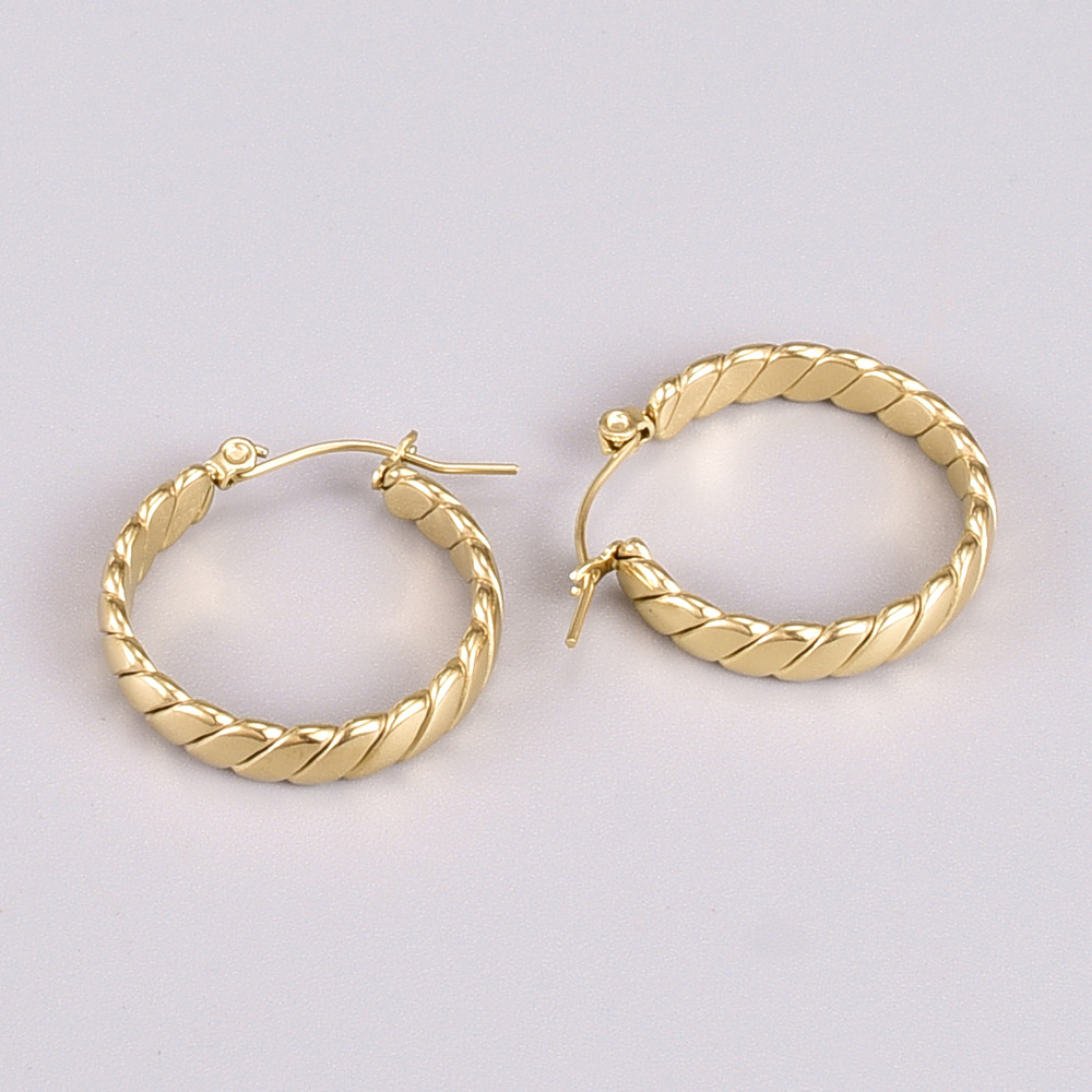 Personality Temperament Chain C-shaped Titanium Steel Earrings display picture 3