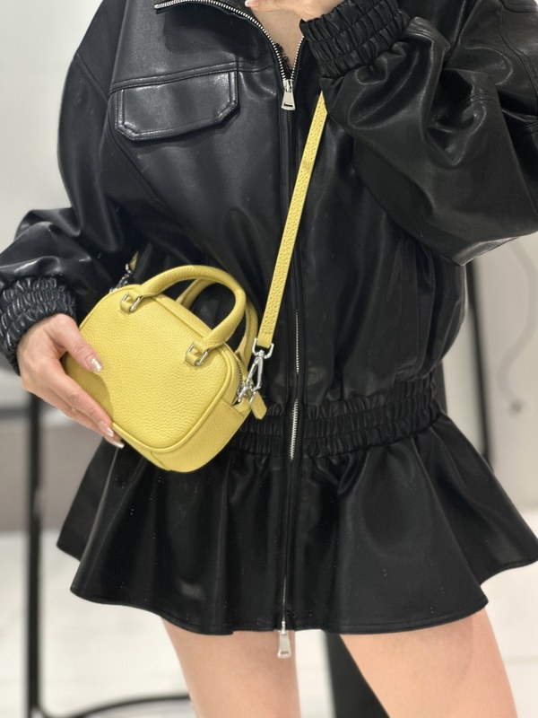 佰締革製品の女性バッグ2025新型高級感ハンドバッグのトップ層牛革シングルショルダーバッグミニ枕バッグ|undefined