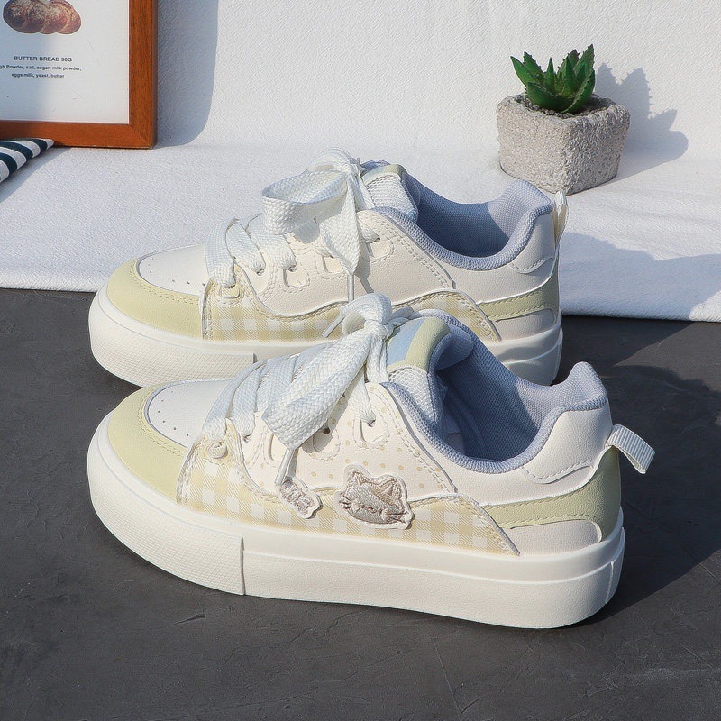 2026 primavera nueva hermosa explosión de viento zapatos de suela gruesa nicho zapatos blancos pequeños zapatos deportivos transpirables zapatos casuales