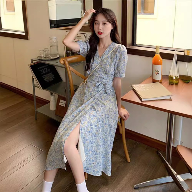 Korean-style V-neck one-piece dress women's summer small fresh waist slimming mid-length floral dress Korean-style V-neck one-piece dress women's summer small fresh waist slimming mid-length floral dress