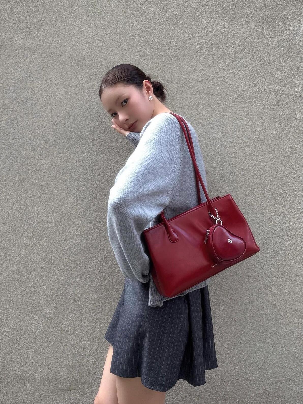 2025 bolsas de nicho coreanas de diseño de mango largo de hombro único bolsas de brazo de gran capacidad para auriculares de amor bolsas para mujeres