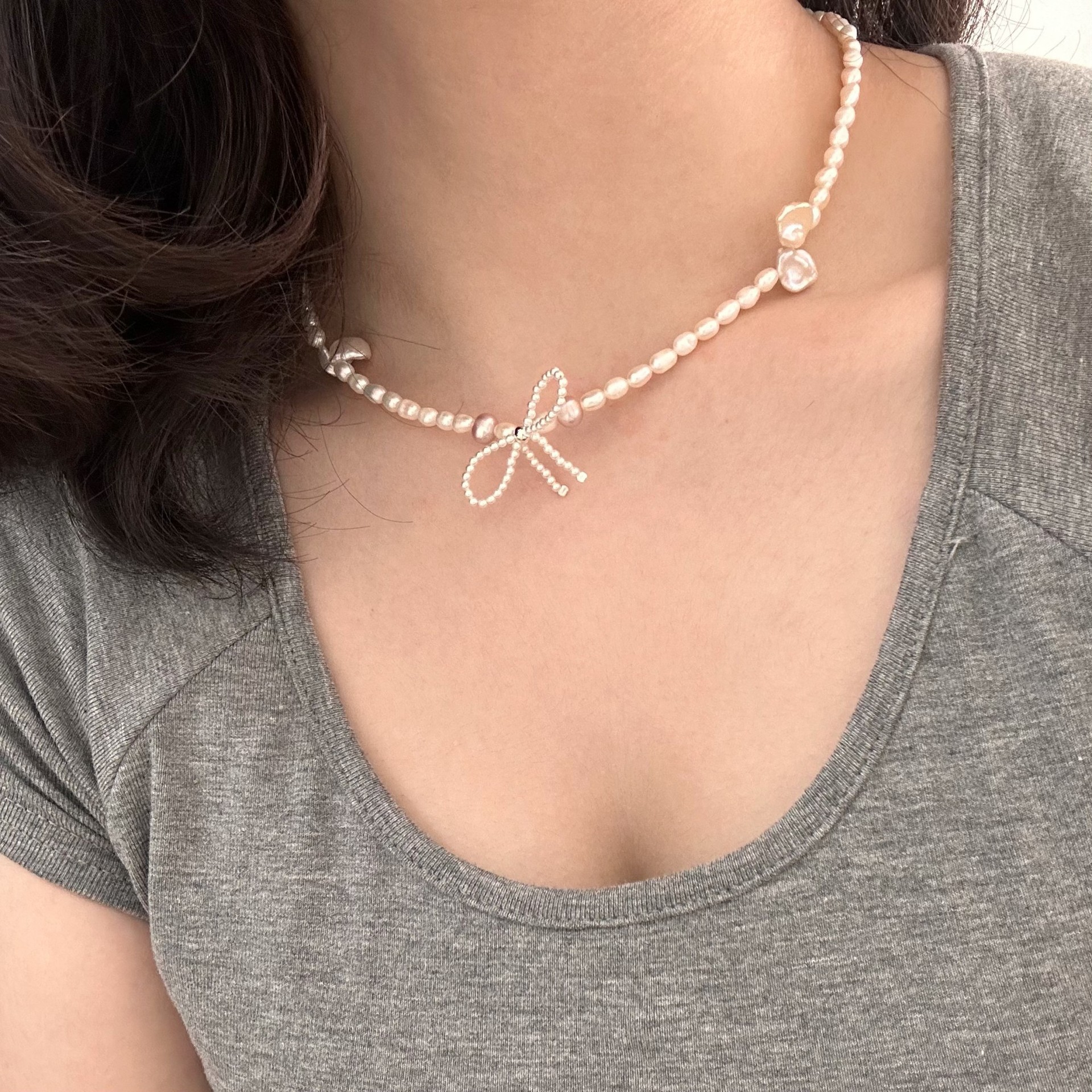 Necklace from pearl with bow