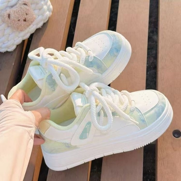 Zapatos blancos de suela gruesa para mujeres 2026 zapatos de skate de primavera y verano nuevos zapatos de pan casuales de estudiantes ligeros para mujeres