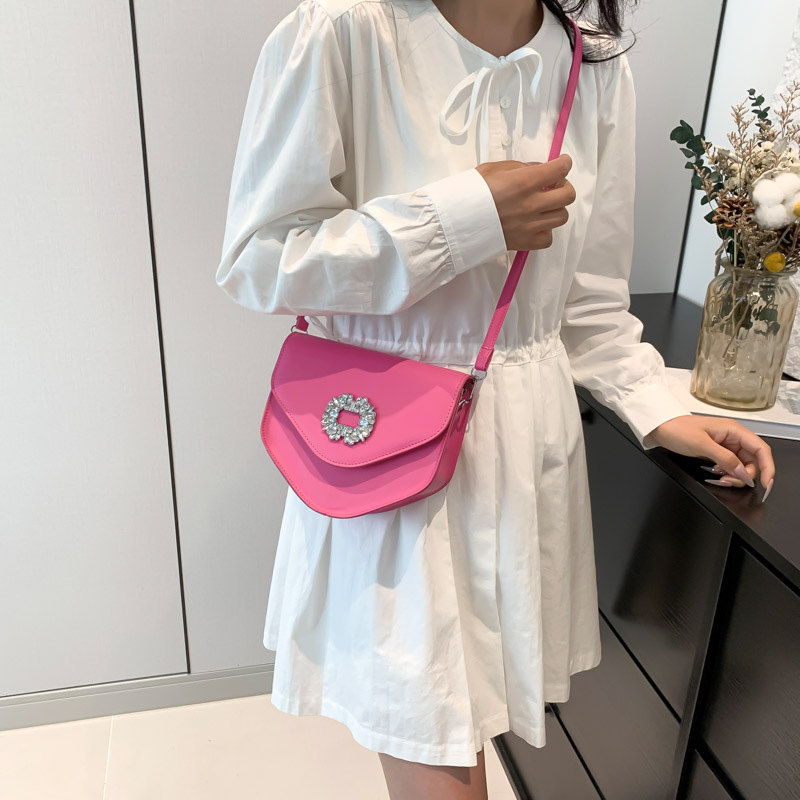 Borsa a tracolla singola con tracolla a triangolo alla moda alla moda 2024, nuova borsa da donna versatile con diamanti color caramella_voghion.com