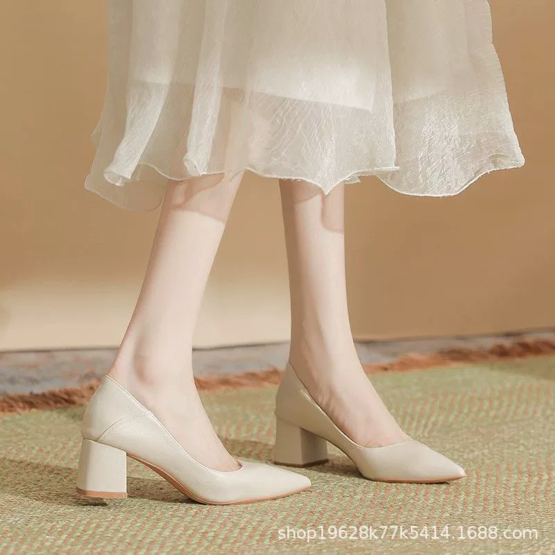 Женские туфли на высоком каблуке во французском стиле, с круглым носком и одной лямкой, новинка весны 2024 года, элегантные, из мягкой кожи, удобные туфли-лодочки на толстом каблуке.
