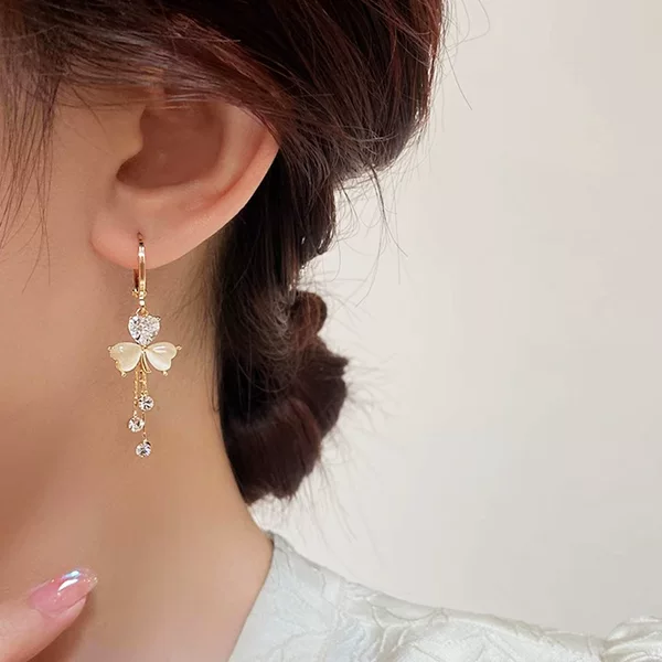 Clover Earrings for Women, Niche Design, Tassel Ear Clips, Fashionable Light Luxury Versatile Earrings, Trendy Accessories, Exclusively for Cross-Border Sales