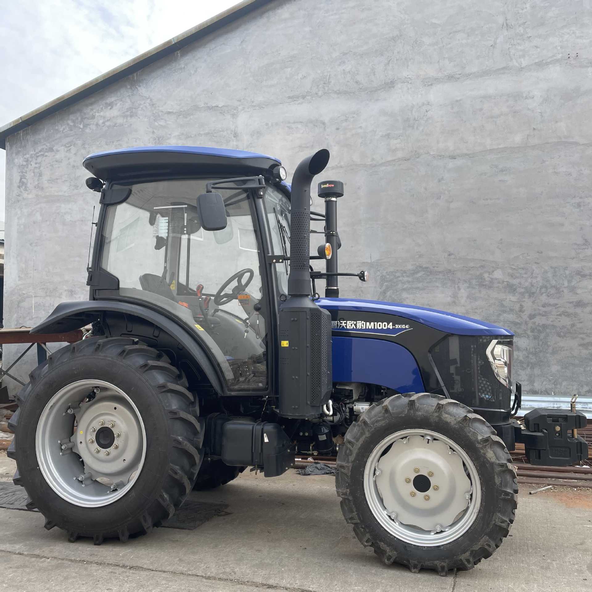 Tractor de cuatro ruedas de tracción de alto rendimiento de rotación de tierras de rotación de cuatro ruedas de potencia de cambio de marcha grande tractor