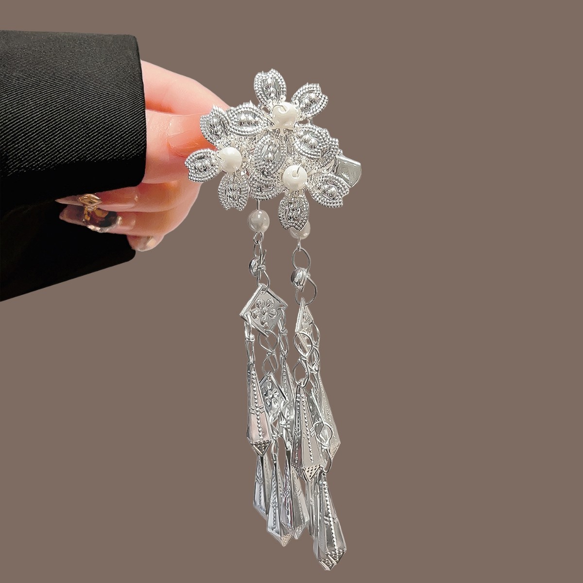 Flower Bell Tassel Duck Clip