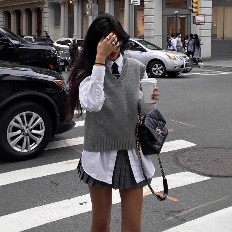 European and American New Style Cross-Border Women's College Style V-Neck Layered Loose Sleeveless Knitted Vest Sweater Versatile