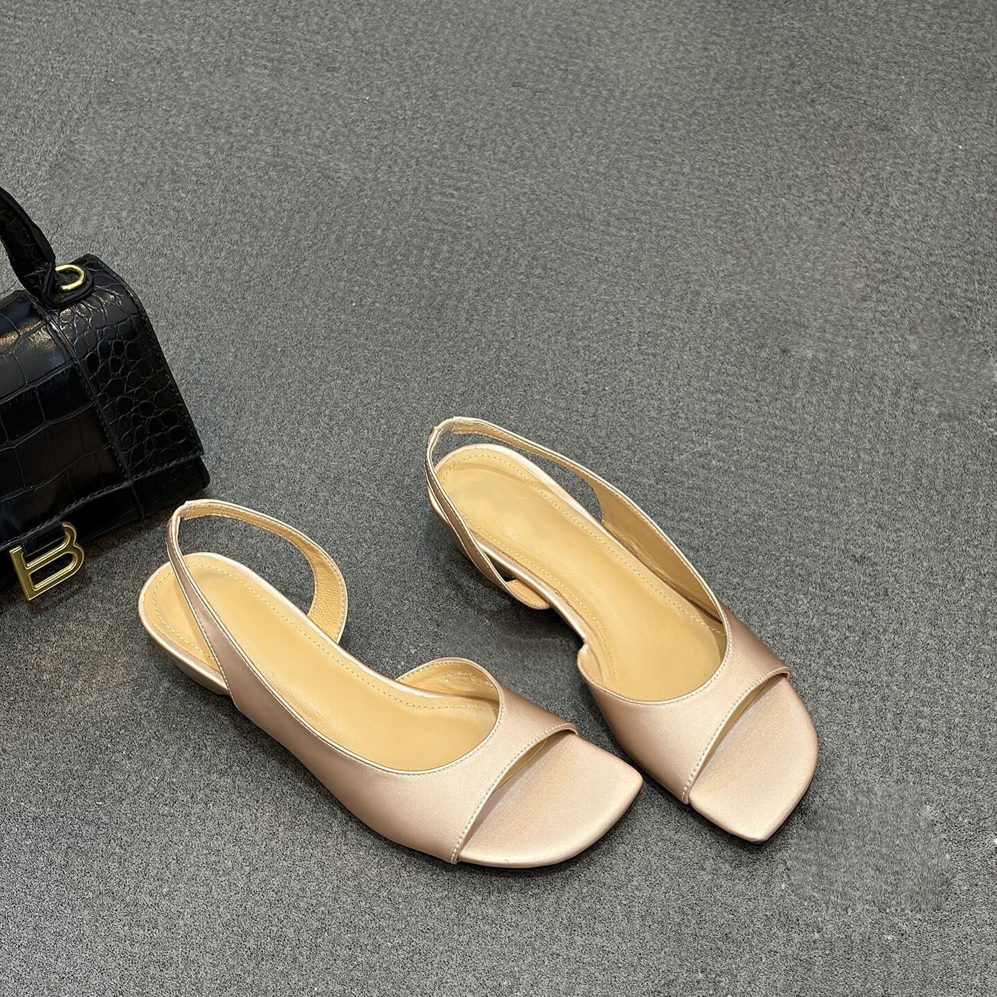 Sandalias de Cuña con Tira de Superfibra con Cierre de Hebilla y Punta Cuadrada para Verano image 6