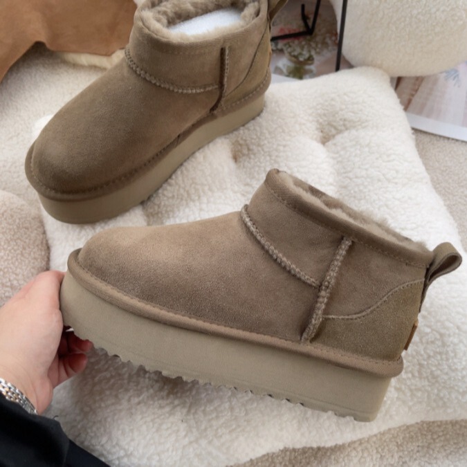 冬の女性の厚い底の周の冬の雨の雪の靴の4CMの羊の毛皮の一体の綿の靴は高くなって厚くて暖かいビスケットの底を厚くします。|undefined