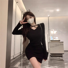 2025新款茶歇法式针织连衣裙子女装性感早秋港味包臀裙小个子