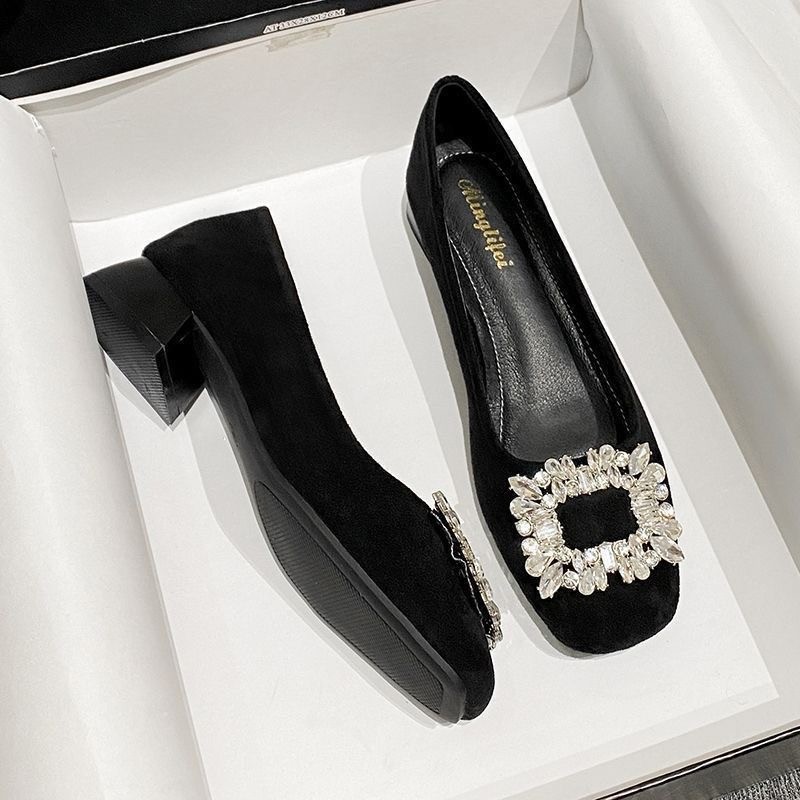 2026 primavera nueva hebilla cuadrada cabeza cuadrada diamante gamión zapatos de tacón grueso zapatos negros red temperamento rojo zapatos de tacones altos