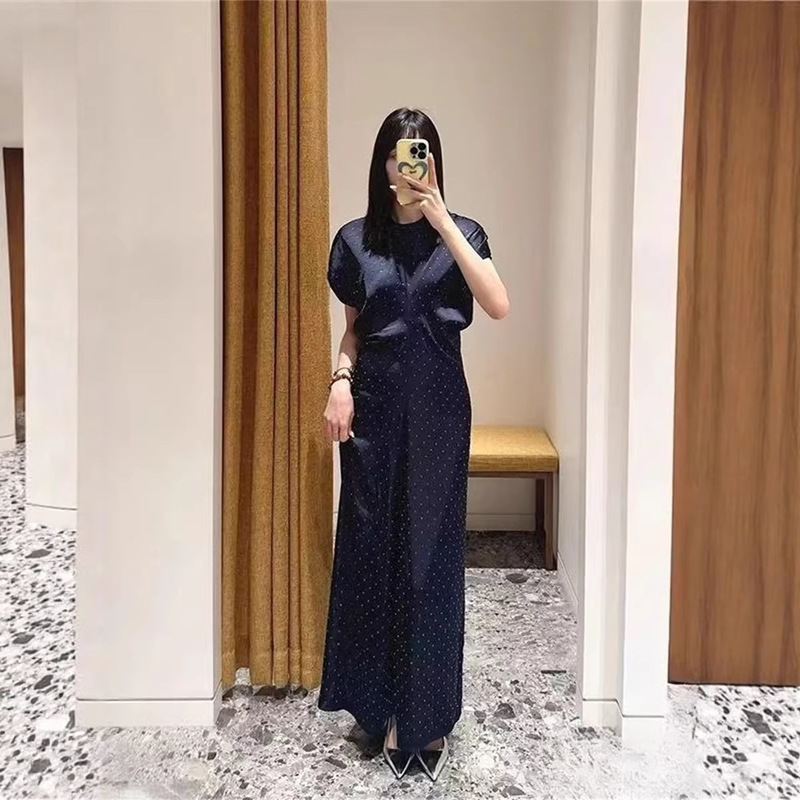 French Elegance 2025 Early Autumn Style Rhinestone-Embellished Satin Silhouette Round-Neck High-Waisted Dress French Elegance 2025 Early Autumn Style Rhinestone-Embellished Satin Silhouette Round-Neck High-Waisted Dress