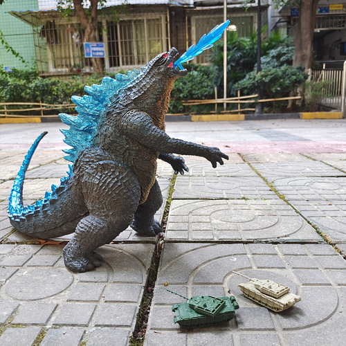 Super-Movable Large-Scale Skull Crawler Walker Lizard Model: Soft Rubber Monster, King Kong Toy with Roaring Snake and Stone Texture by Shimo