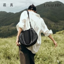 裘真植鞣羊皮信使马鞍包女斜挎单肩松弛感大容量通勤包2025新款包